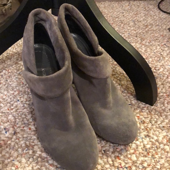 Beautiful grey suede booties - Picture 3 of 4